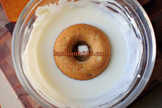 Cách làm bánh donut chuối phủ hạnh nhân