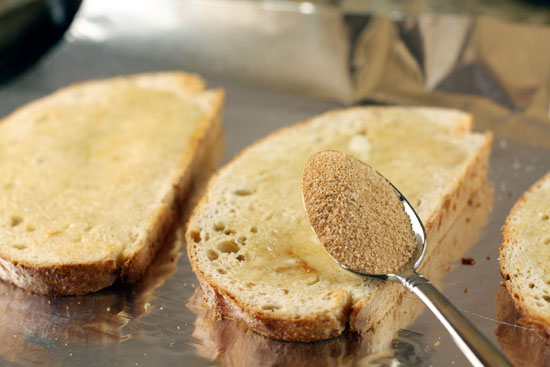 Cách làm bánh mì que vị quế giòn ngon cực dễ!