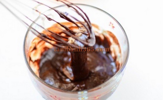 Cách làm bánh muffin socola mâm xôi ngọt ngào