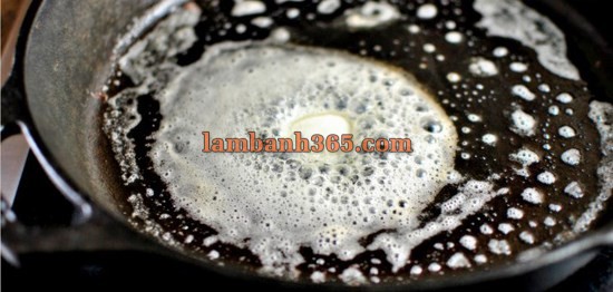Cách làm bánh mỳ nhân bơ và mứt giòn ngon
