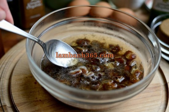 Cách làm bánh mỳ quả óc chó và chà là