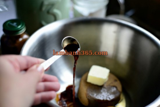Cách làm bánh mỳ quả óc chó và chà là