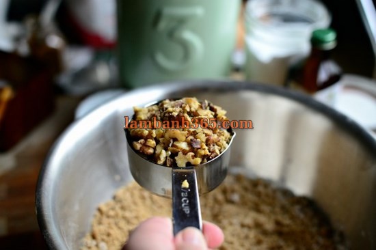 Cách làm bánh mỳ quả óc chó và chà là