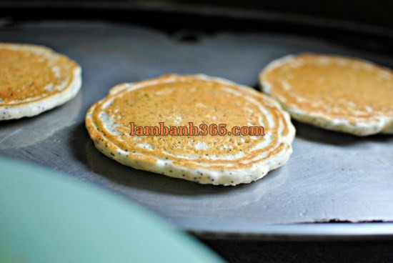 Cách làm bánh pancake chanh và hạt anh túc