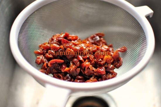 Cách làm bánh quy rượu rum nhân cherry và sô cô la