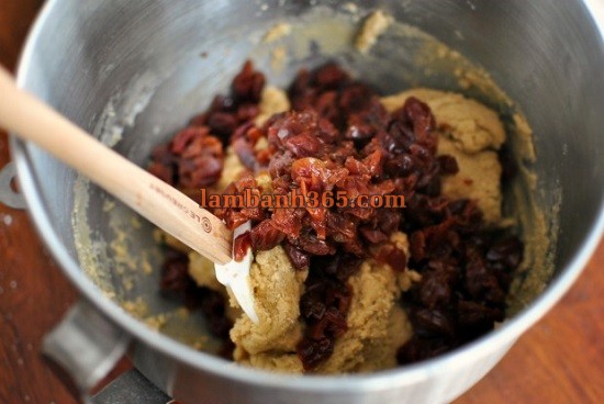 Cách làm bánh quy rượu rum nhân cherry và sô cô la