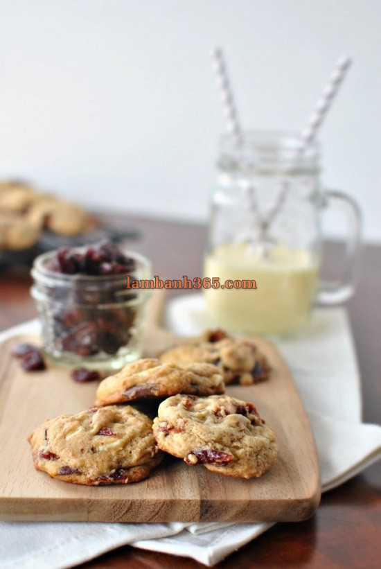 Cách làm bánh quy rượu rum nhân cherry và sô cô la