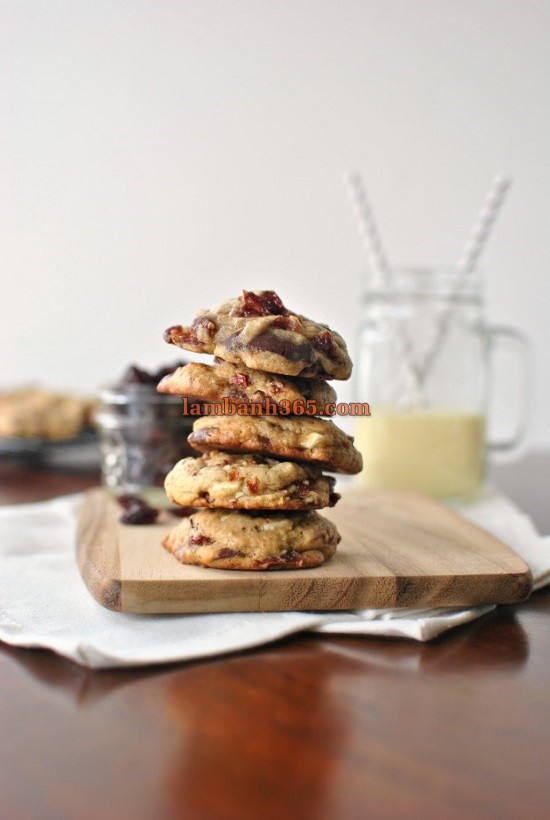 Cách làm bánh quy rượu rum nhân cherry và sô cô la