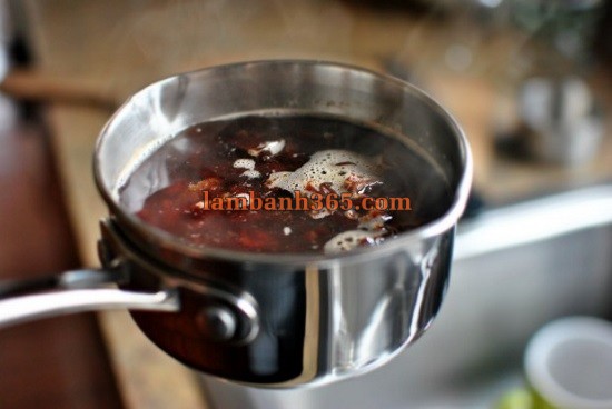Cách làm bánh quy rượu rum nhân cherry và sô cô la