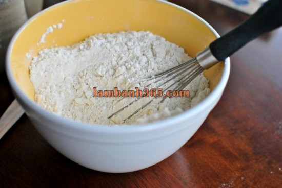 Cách làm bánh quy rượu rum nhân cherry và sô cô la