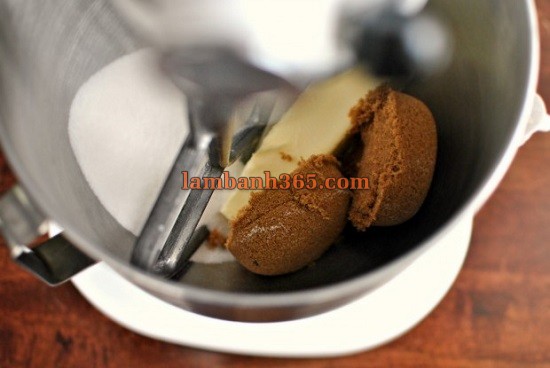 Cách làm bánh quy rượu rum nhân cherry và sô cô la