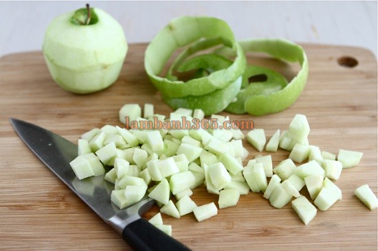 Cách làm bánh táo cuộn vị quế thơm lừng!