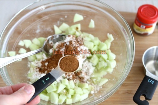 Cách làm bánh táo cuộn vị quế thơm lừng!