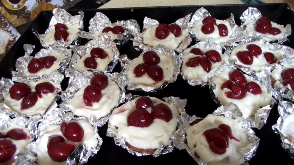 Cách làm Cherry Cupcake đáng yêu