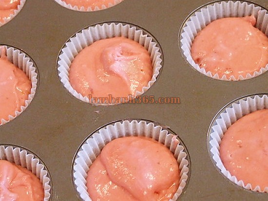 Cupcake cherry hai tầng kem