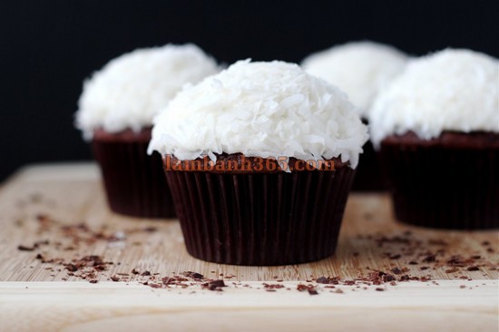 Cupcake chocolate dừa béo ngậy