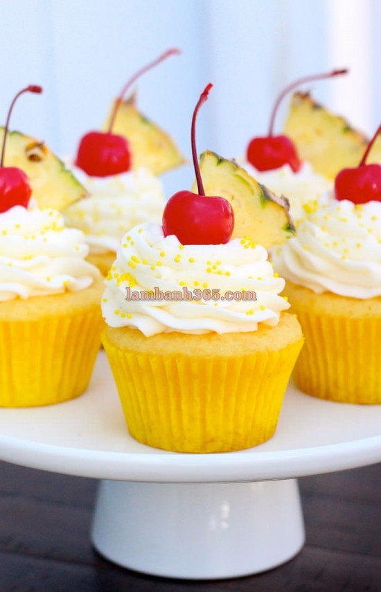 Cupcake kem dứa rực rỡ sắc vàng