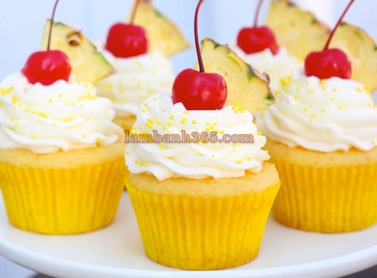 Cupcake kem dứa rực rỡ sắc vàng