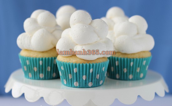 Cupcake mây trắng cho bé yêu