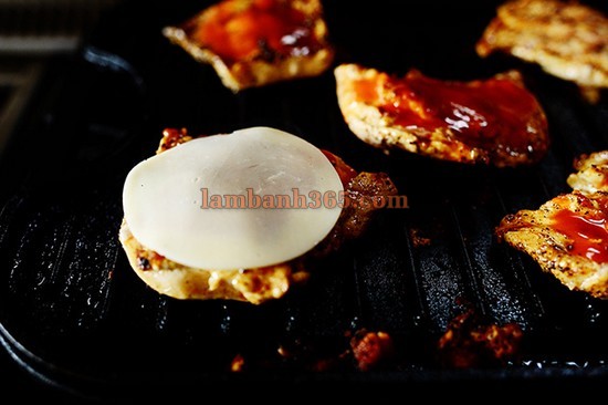 Hamburger gà nướng ngon tuyệt