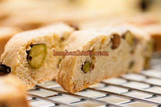 Cách làm bánh biscotti hạt hồ trăn hương vị chanh lạ miệng !