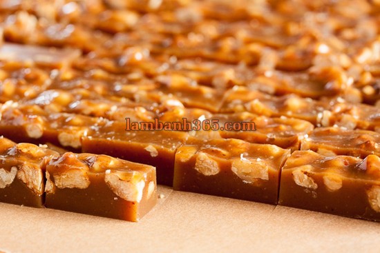 Cách làm kẹo caramel quả óc chó hương vị si rô phong lạ miệng !