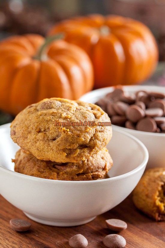 Cách làm cookie socola bí ngô lạ miệng!