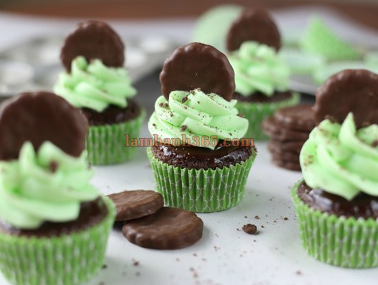 Cách làm Cupcake chocolate kem bạc hà mát lạnh