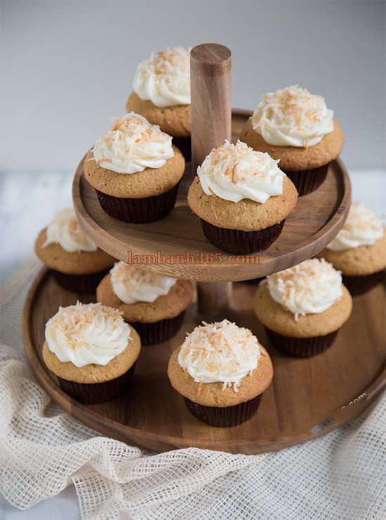 Cách làm cupcake kem phủ dừa thơm phức!