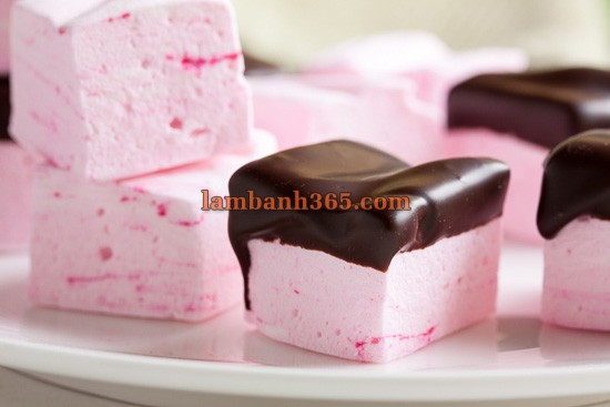 Cách làm kẹo dẻo marshmallows bạc hà nhúng socola quyến rũ!