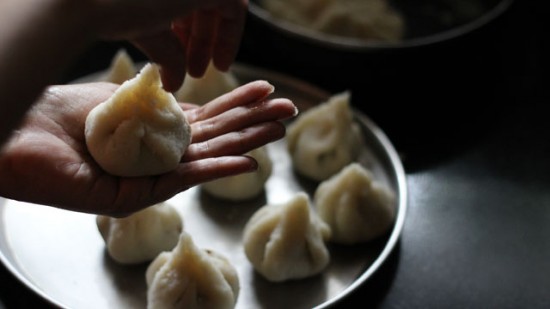 Học cách làm bánh dẻo Modak lạ miệng