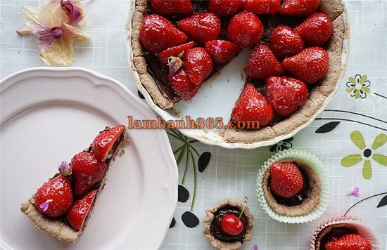 Học làm bánh tart chocolate dâu tây ngon ngất ngây