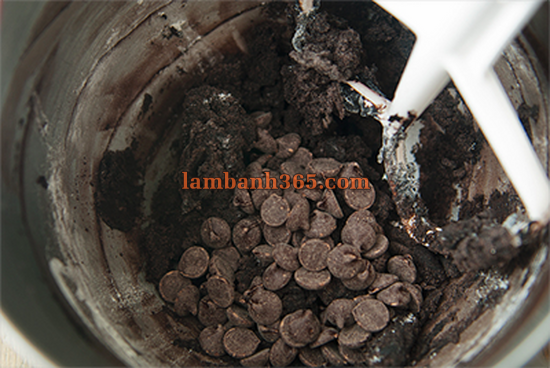 Học làm chocolate cookies “đen như than” nhưng hương vị ngọt ngào