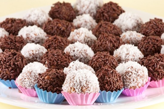 Học làm kẹo Brigadeiro cực đơn giản