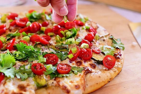 Lạ miệng với pizza gà và bơ