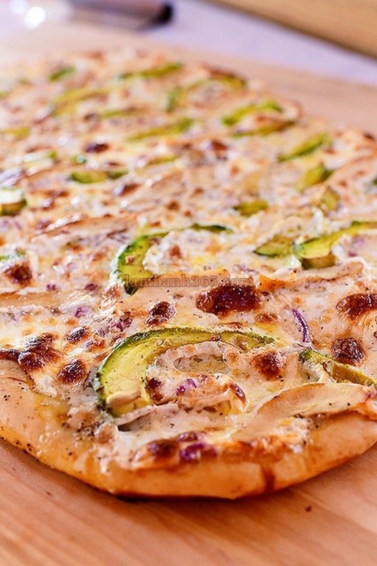 Lạ miệng với pizza gà và bơ