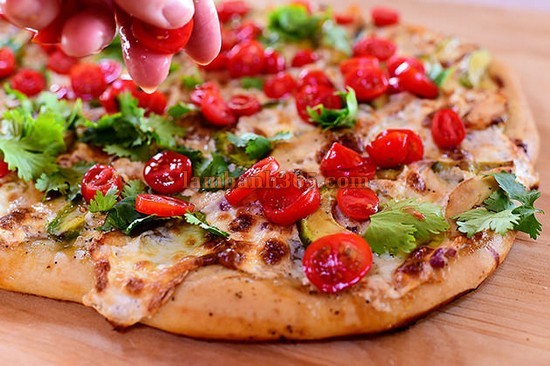 Lạ miệng với pizza gà và bơ