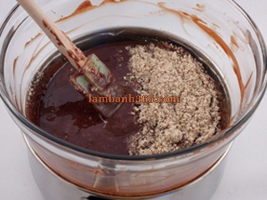 Làm bánh chocolate giòn thơm từ bánh quy thừa