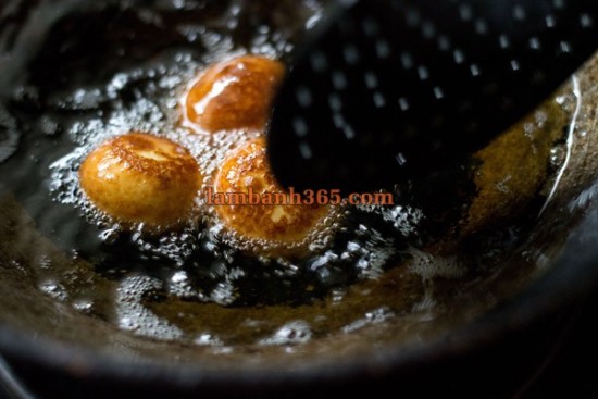 Làm bánh Gulab Jamun Ấn Độ ngon tuyệt cú mèo