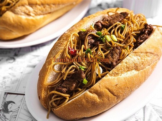 Cách làm bánh mì kẹp mì độc đáo