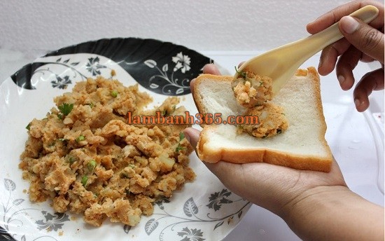 Cách làm bánh mì sandwich bọc khoai tây cay giòn