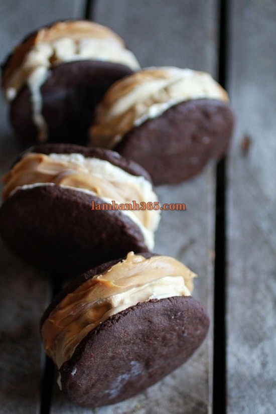 Làm bánh Oreo nhân bơ đậu phộng homemade cực ngon