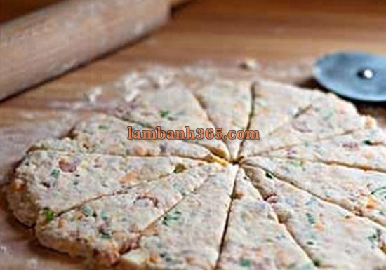 Làm bánh pizza “lai” cookies độc đáo