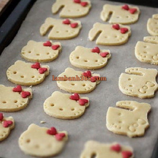 Làm bánh quy hình Hello Kitty cực dễ thương