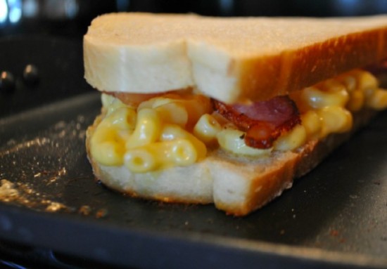 Làm bánh Sandwich Mac&#038;Cheese tuyệt ngon