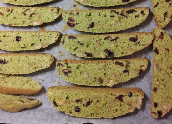 Làm biscotti trà xanh đổi gió ngày hè