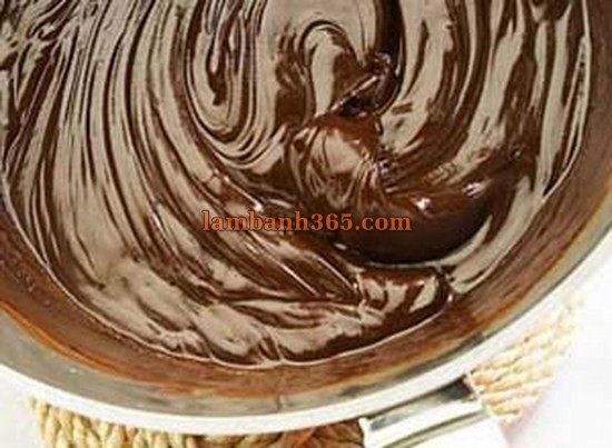 Làm kẹo chocolate hạnh nhân homemade ngọt lịm