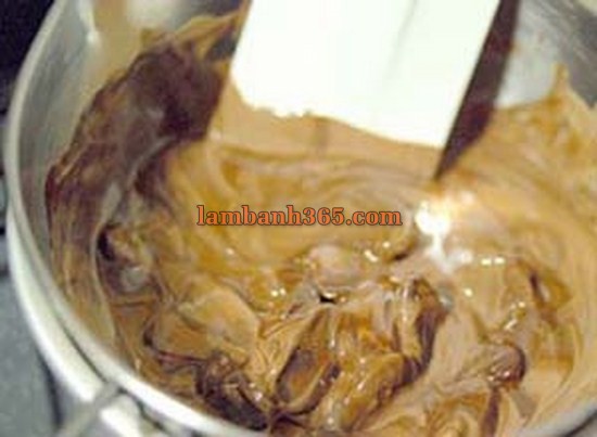 Làm kẹo chocolate hạnh nhân homemade ngọt lịm