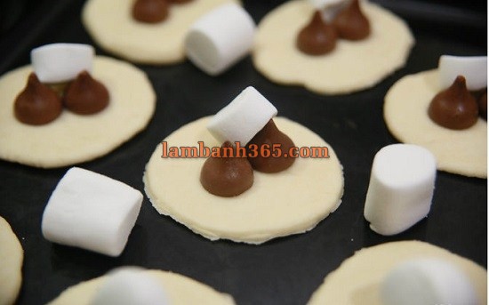 Mách bạn cách làm bánh quy nhân chocolate kẹo dẻo ngon không thể chối từ