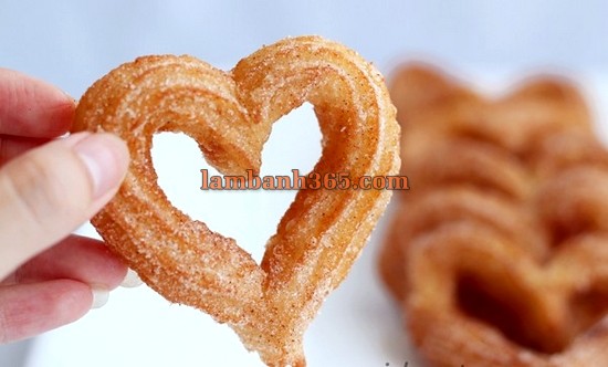 Cách làm bánh Churros trái tim đẹp mắt